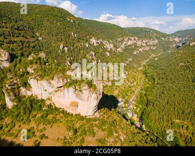 France, Lozère, les Causses et les Cévennes, les Gorges de la Jonte, place des Douzes, le Roc Saint Gervais (vue aérienne) Banque D'Images