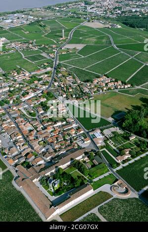 France, Gironde, Médoc, Pauillac, domaine viticole du Château Mouton Rothschild (vue aérienne) Banque D'Images