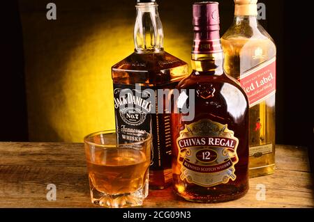 Flacons de différentes marques de whisky Banque D'Images