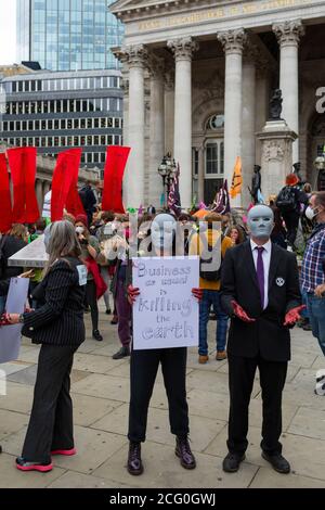 Artistes aux mains sanglantes, manifestation de la rébellion de la « Marche de la honte », Bank of England, Londres, 4 septembre 2020 Banque D'Images