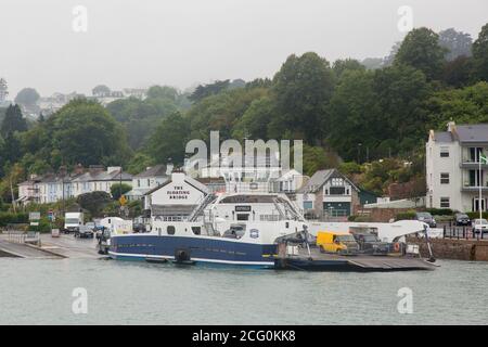Le ferry supérieur qui navigue entre Dartmouth et Kingjure sur la rivière Dart, Dartmouth, Devon, Angleterre, Royaume-Uni. Banque D'Images