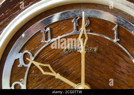 grand-père horloge mains et visage Banque D'Images