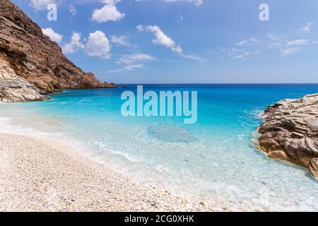 Île Ikaria, Grèce. C'est la plage des Seychelles, la plage la plus populaire et la plus célèbre d'Ikaria, dans la partie sud-ouest de l'île. Banque D'Images