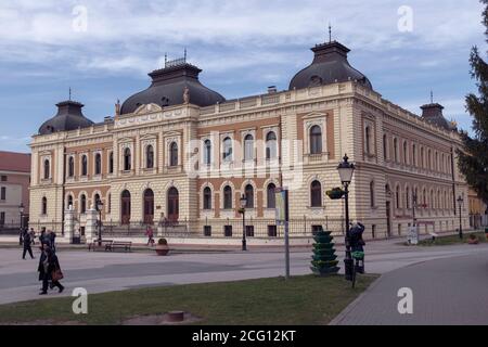 Sremski Karlovci, Serbie, 25 février 2020 : Séminaire orthodoxe situé sur la place principale de la ville Banque D'Images