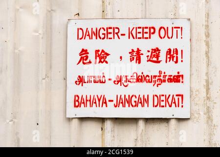 Danger, ne pas signer en quatre langues, Singapour Banque D'Images