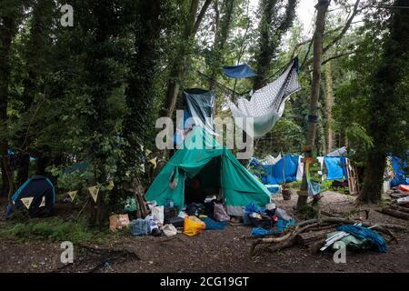 Denham, Royaume-Uni. 7 septembre 2020. Une section du camp de protection Denham de la rébellion de HS2. Les militants anti-HS2 continuent d'essayer d'empêcher ou d'entraver les travaux sur la très controversée liaison ferroviaire à grande vitesse de 106 milliards de livres sterling pour laquelle le début de la phase de construction a été annoncé le 4 septembre à partir d'une série de camps de protection basés le long de la ligne entre Londres et Birmingham. Crédit : Mark Kerrison/Alamy Live News Banque D'Images