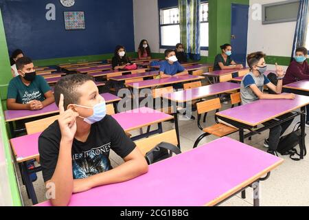 Rabat, Maroc. 8 septembre 2020. Des élèves portant des masques assistent à une classe dans une école à Rabat, Maroc, le 8 septembre 2020. Le Maroc a signalé mardi 1,941 nouveaux cas de COVID-19, portant le nombre total d'infections dans le pays à 75,721. Credit: Chadi/Xinhua/Alay Live News Banque D'Images