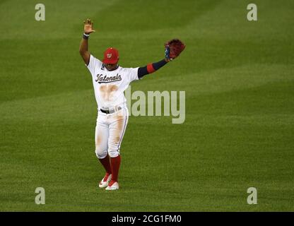 Washington, États-Unis. 08 septembre 2020. Les nationaux de Washington Victor Robles célèbre après que les nationaux ont vaincu les rayons 5-3, à Nationals Park à Washington, DC, le mardi 8 septembre 2020. Photo de Kevin Dietsch/UPI crédit: UPI/Alay Live News Banque D'Images