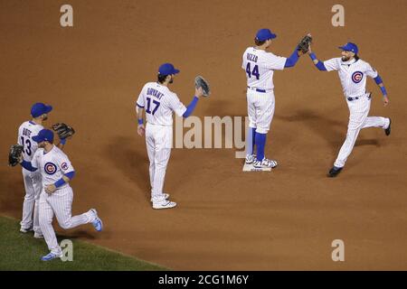 Chicago, États-Unis. 08 septembre 2020. Les joueurs de Chicago Cubs célèbrent après avoir battu les Cincinnati Reds à Wrigley Field le mardi 8 septembre 2020 à Chicago. Photo par Kamil Krzaczynski/UPI crédit: UPI/Alay Live News Banque D'Images