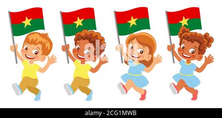 Drapeau Burkina Faso en main. Drapeau de retenue des enfants. Drapeau national du Burkina Faso Banque D'Images