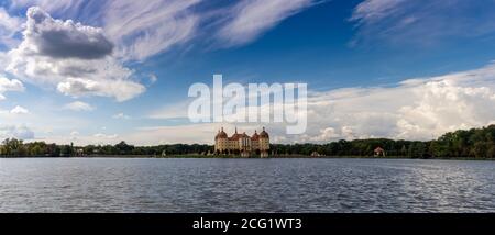 Moritzburg, Saxe / Allemagne - 2 septembre 2020 : vue panoramique du château de Moritzburg en Saxe Banque D'Images