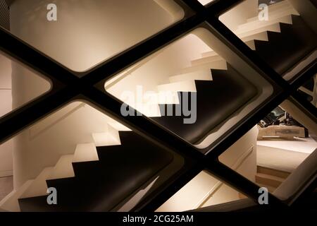 Extérieur du magasin phare de Prada à Aoyama, Tokyo conçu par 'Herzog et de Meuron' Banque D'Images