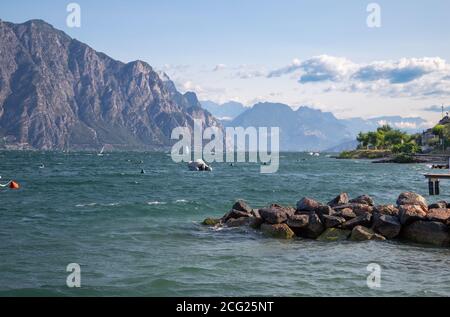 Malcesine - le Lago di Garda le matin. Banque D'Images