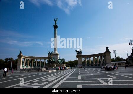 Europe de l'est, Hongrie, Budapest, Hosok Tere (place des héros) Banque D'Images