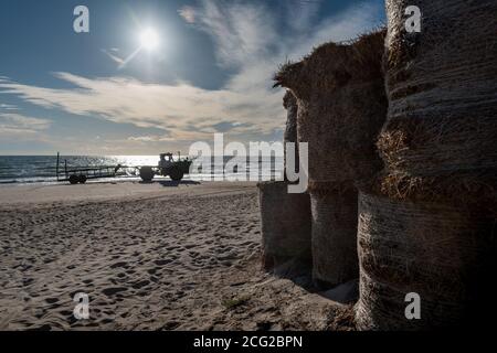 Tracteur bateau sur la plage. Banque D'Images