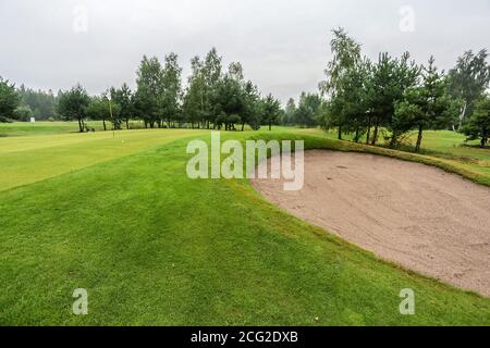 Vue sur l'obstacle du bunker du parcours de golf Banque D'Images