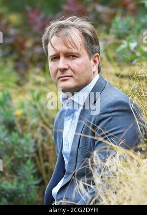 Richard Ratcliffe, le mari de Nazanin Zaghari-Ratcliffe, une femme britannique-iranienne emprisonnée, parle aux médias sur College Green, Westminster. M. Ratcliffe a lancé un appel aux responsables britanniques pour qu'ils insistent pour qu'ils assistent dimanche au deuxième procès de sa femme lorsqu'il commence à Téhéran. Banque D'Images