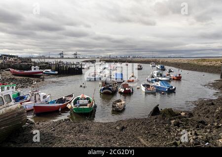 Paddy’s Hole, Gare du Sud, Redcar, Yorkshire du Nord avec le paysage industriel lourd de Teesside Beyond, Teesmouth, Angleterre du Nord-est, Royaume-Uni Banque D'Images