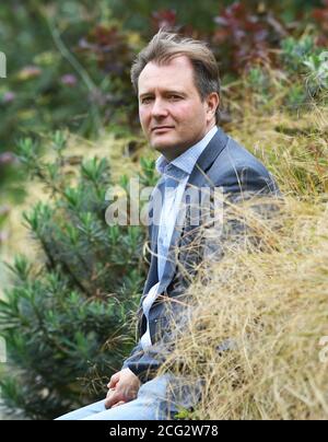 Richard Ratcliffe, le mari de Nazanin Zaghari-Ratcliffe, une femme britannique-iranienne emprisonnée, parle aux médias sur College Green, Westminster. M. Ratcliffe a lancé un appel aux responsables britanniques pour qu'ils insistent pour qu'ils assistent dimanche au deuxième procès de sa femme lorsqu'il commence à Téhéran. Banque D'Images