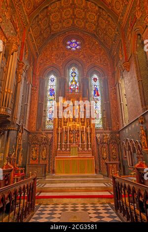 LONDRES, GRANDE-BRETAGNE - 17 SEPTEMBRE 2017 : le presbytère et l'autel (par Bodley) de l'église Saint Barnabas, Pimlico Banque D'Images