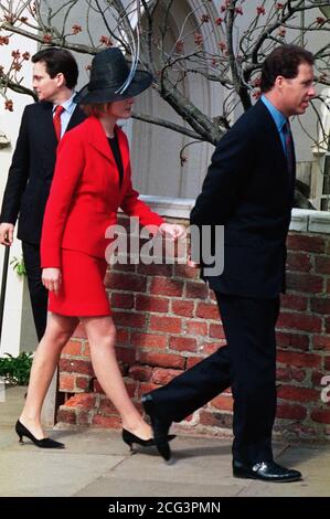 Lord Linley et sa femme Serena arrivent aujourd'hui (dimanche) pour le service de Pâques à la chapelle Saint-Georges, à Windsor. Photo de John Stillwell/PA Banque D'Images
