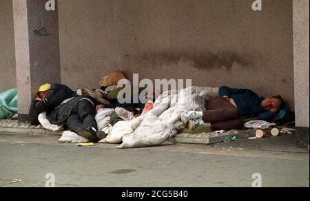 Les sans-abri dorment dans les rues de Londres. Banque D'Images