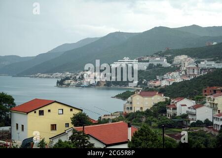 Panorama de Neum, en Bosnie-Herzégovine, vu de la côte adriatique. Neum est une ville bosniaque d'Herzégovine, le seul front de mer du comte Banque D'Images