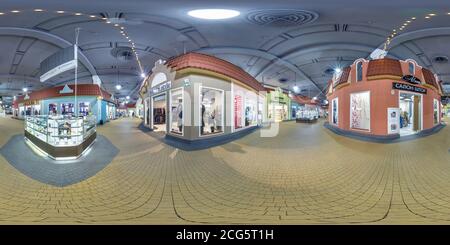 Vue panoramique à 360° de MINSK, BELARUS - Décembre 2018 : Le panorama sphérique hdri transparente Vue d'angle de 360 degrés dans l'intérieur du hall moderne du commerce Centre Mall à equir