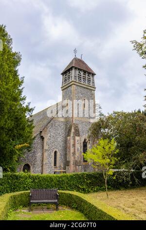 Église paroissiale de tous les Saints et clocher en bois, Hinton Ampner, Upper Itchen Benefice, Bramdean, Alresford, Hants, sud de l'Angleterre Banque D'Images