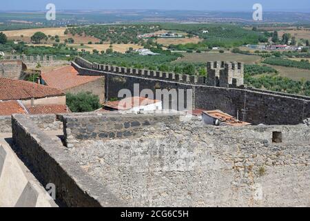 Vue sur les environs de Serpa depuis les remparts du château, Alentejo, Portugal Banque D'Images