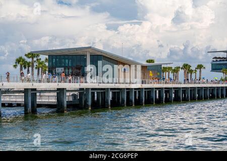 Photo du Tampa Bay Discovery Center sur la rue Jetée de Petersburg Banque D'Images