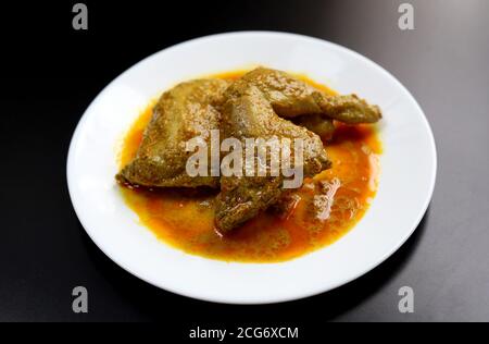 Délicieux curry de poulet - Ayam Gulai - prêt à manger Banque D'Images