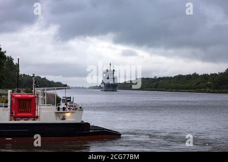 Frégate Sachsen-Anhalt (F 224) De la Marine allemande sur le canal de Kiel Banque D'Images