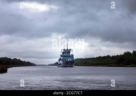 Frégate Sachsen-Anhalt (F 224) De la Marine allemande sur le canal de Kiel Banque D'Images