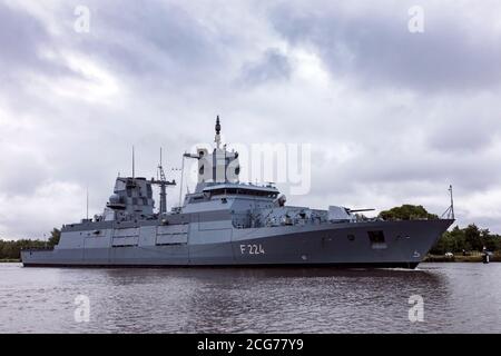 Frégate Sachsen-Anhalt (F 224) De la Marine allemande sur le canal de Kiel Banque D'Images