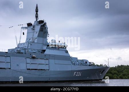 Frégate Sachsen-Anhalt (F 224) De la Marine allemande sur le canal de Kiel Banque D'Images