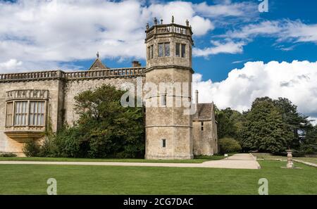 Vue sur l'abbaye de Lacock dans le Wiltshire Banque D'Images