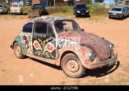 volkswagen bug car hippie car tous peints 1970 volkswagem bug Banque D'Images