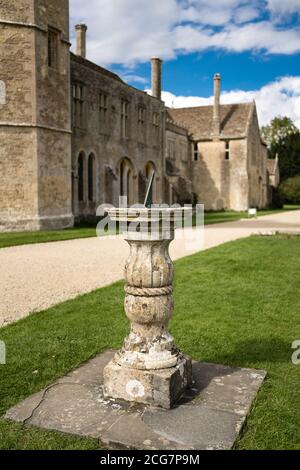 Vue sur l'abbaye de Lacock dans le Wiltshire Banque D'Images