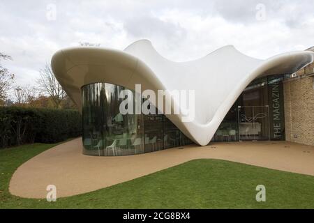 Vue générale du restaurant Magazine des Galeries Serpentine À Londres Banque D'Images