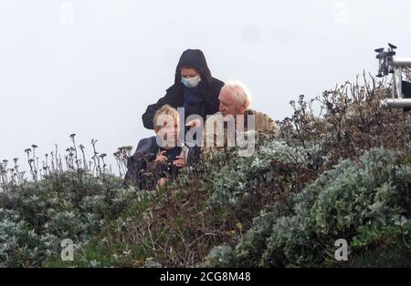 Newquay, Cornwall, Royaume-Uni, le 09 septembre 2020. FFP le tournage de « Stad, Land, Kuss », une société de production de nouveaux médias, se traduit par « City, Country, Kiss », le premier film de Rosamunde Pilcher de 2020 après le verrouillage. . L'acteur à cheveux rouges est Heiki Trinker, l'homme âgé est Gunther Maria Halmer (Gandhi, choix de Sophie) et l'acteur jeune est Leonard Conrads (Benjamin Schubert dans «Die schule der magischen») Credit:Robert Taylor/Alay Live News Banque D'Images