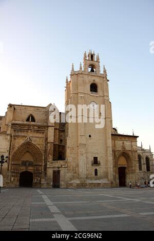 Cathédrale de Palencia de style gothique de Saint Antolin à Palencia Castille et Leon Espagne été Banque D'Images