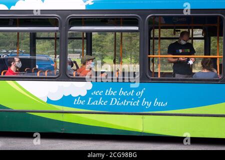 Patterdale, Lake District, Cumbria, Angleterre, Royaume-Uni. 9 septembre 2020. Les passagers portant des masques faciaux dans les transports en commun dans le Lake District à mesure que les cas de virus augmentent en Angleterre Credit: Kay Roxby/Alay Live News Banque D'Images