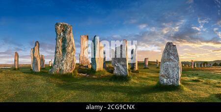 Panorama de Calanais Standing Stones cercle central en pierre érigée entre 2900-2600BC mesurant 11 mètres de large. Au centre de l'anneau se trouve un hu Banque D'Images