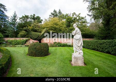 Jardins magnifiquement entretenus à Cliveden House, Buckinghamshire, Angleterre Banque D'Images