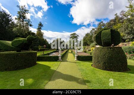 Jardins magnifiquement entretenus à Cliveden House, Buckinghamshire, Angleterre Banque D'Images