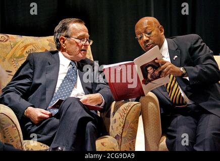 Le président Bush, Laura Bush : Fin de semaine pour Mme Coretta Scott King. Nouvelle naissance Missionary Baptist Church. Lithonia, Géorgie. Banque D'Images