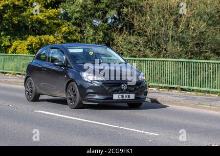 2016 noir Vauxhall Corsa Sting Ecoflex ; véhicules mobiles pour la circulation routière, voitures conduisant des véhicules sur les routes britanniques, moteurs, conduite sur le réseau d'autoroute M6. Banque D'Images