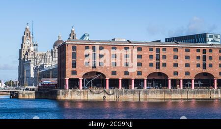 Panorama multi-images du Royal Albert Dock et des trois grades capturés en septembre 2020 à Liverpool, en Angleterre. Banque D'Images