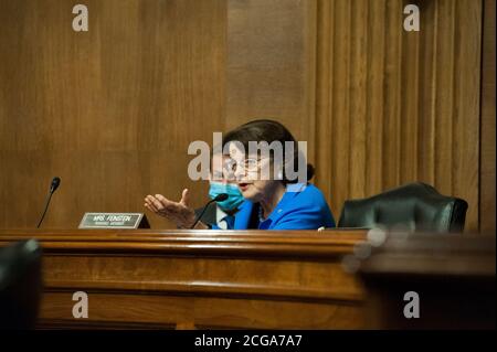 La sénatrice américaine Dianne Feinstein (démocrate de Californie), membre de la Commission judiciaire du Sénat américain, assiste à une audience de la Commission du Sénat américain sur les nominations judiciaires dans le bâtiment Dirksen du Bureau du Sénat à Capitol Hill à Washington, DC., le mercredi 9 septembre 2020. Crédit : Rod Lamkey/CNP/MediaPunch Banque D'Images